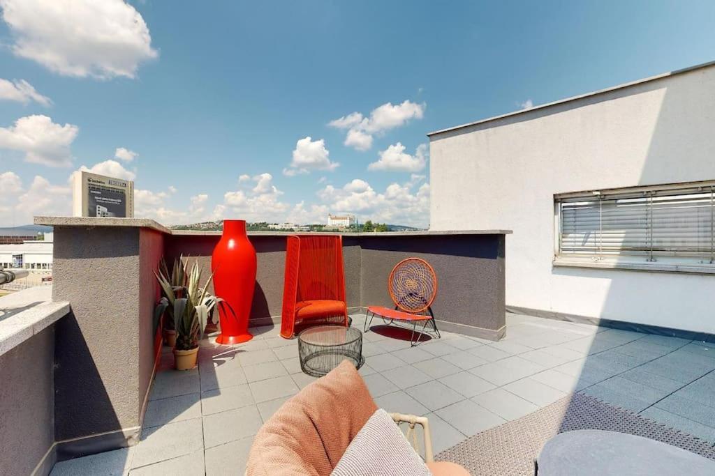 Ferienwohnung Stylovy Loft S Ohromnou Terasou Pressburg Exterior foto